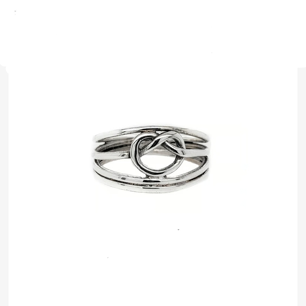 🥰 KNOTTED LOVE RING